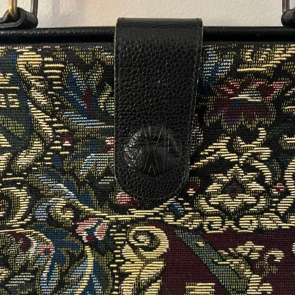 Elegant Black and Blue Shoulder Bag with Victorian Motifs - Picture 2 of 9